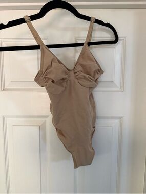 SKIMS Nude Seamless Shaping Thong Bodysuit